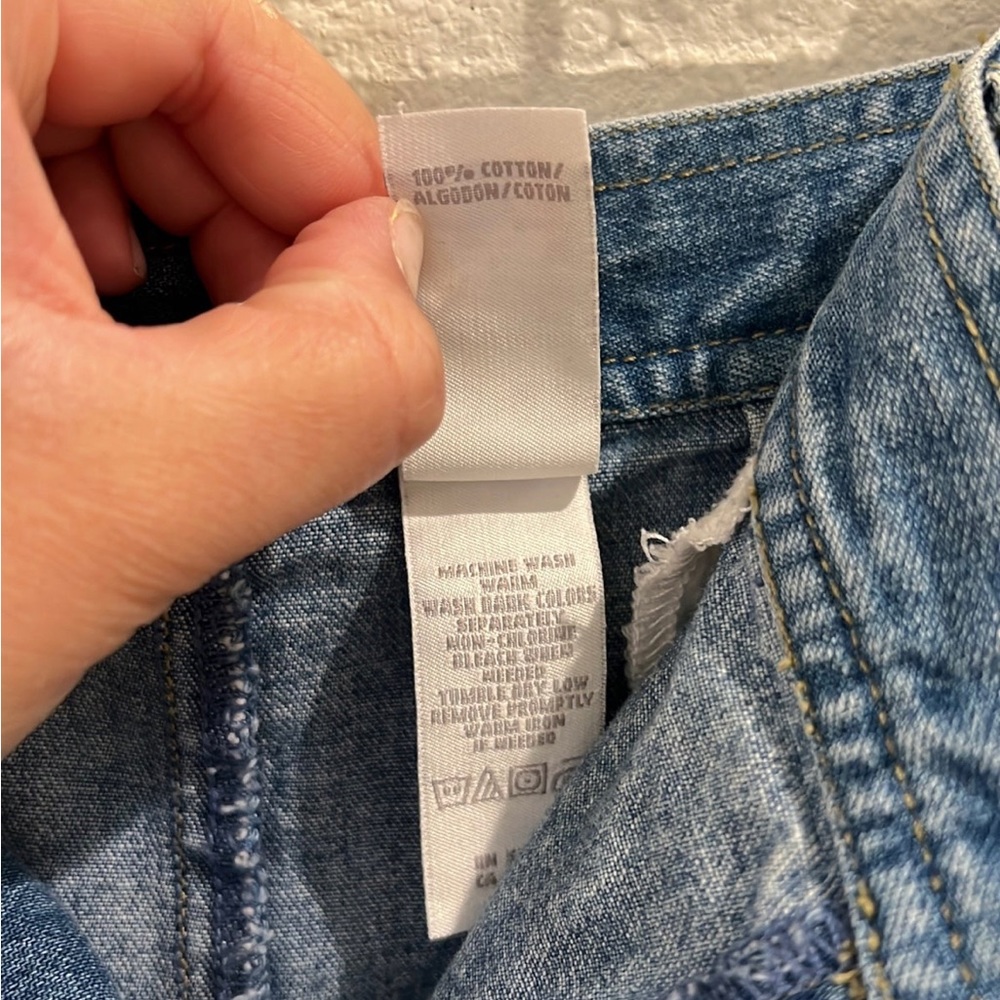 SOLD Vintage 90’s Liz Claiborne jean shorts - Picture 4 of 4